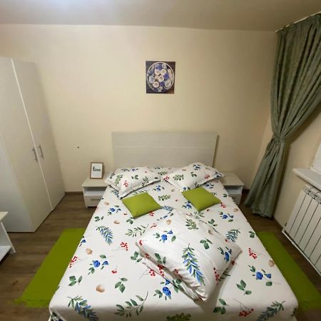 Apartament Garsoniera Lux Mioritei Bacău Zewnętrze zdjęcie